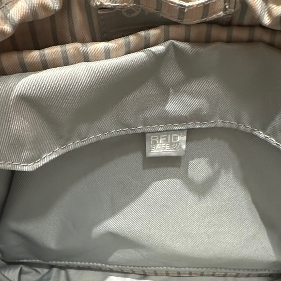 Pacsafe City Safe LS100 Crossbody Anti Theft Travel Bag, Charcoal and Black - Picture 9 of 15